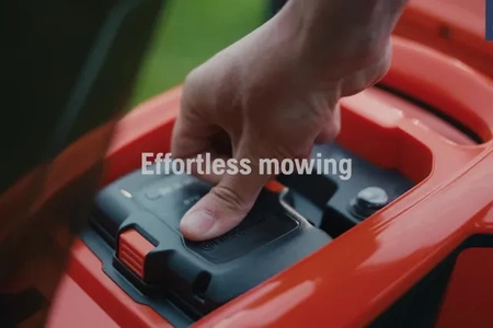 Kosiarka akumulatorowa z napędem HUSQVARNA LC 142iS zestaw z akumulatorem 4 Ah