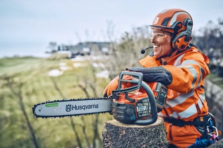 Akumulatorowa pilarka łańcuchowa Husqvarna T542i XP® do pielęgnacji drzew