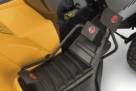 Traktor ogrodowy z koszem Stiga Estate 7102 W